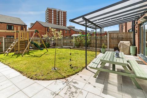 4 bedroom semi-detached house for sale, Redcliffe Drive, Manchester M4