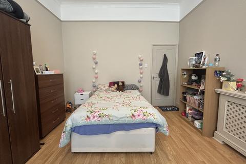 3 bedroom flat to rent, Hildyard Road,  London, SW6