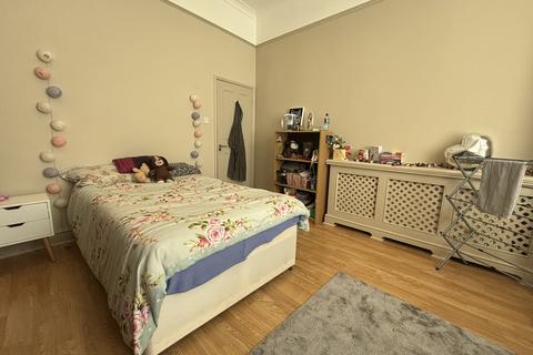 3 bedroom flat to rent, Hildyard Road,  London, SW6