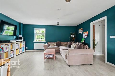 2 bedroom coach house for sale, Bryants Edge, Biggleswade