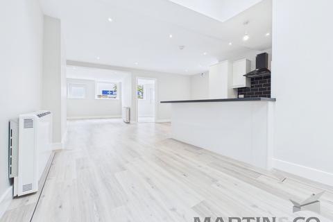 2 bedroom ground floor flat to rent, Fawcett Road, Southsea