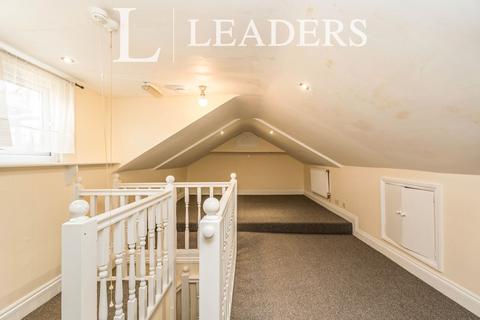 4 bedroom flat to rent, Warren Avenue, Southampton, SO16