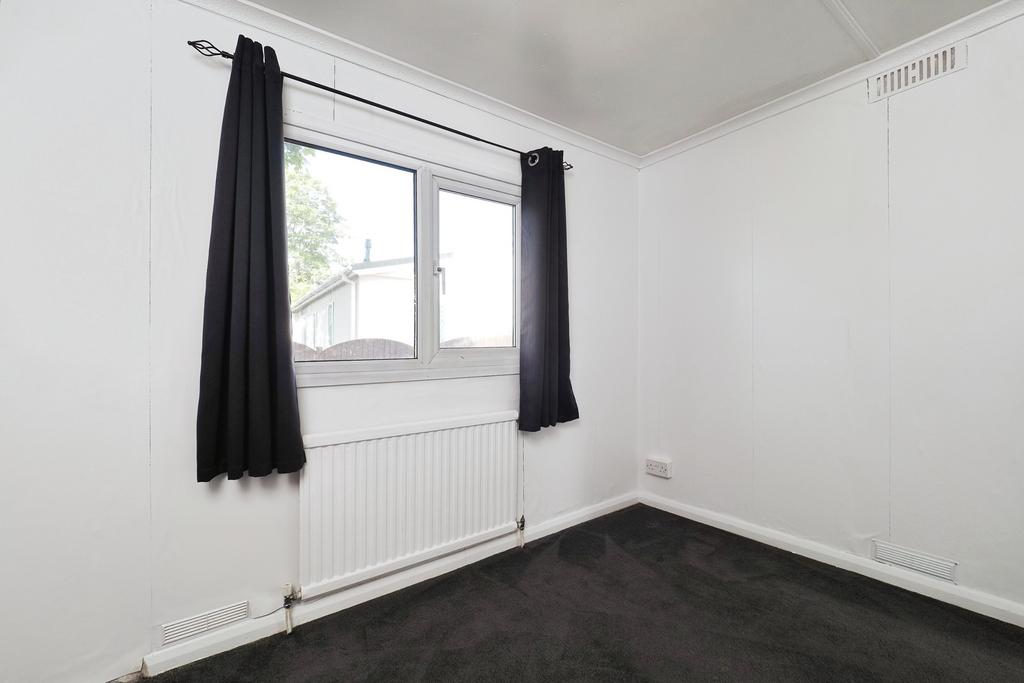 House in Rushcliffe, Lady Bay - More