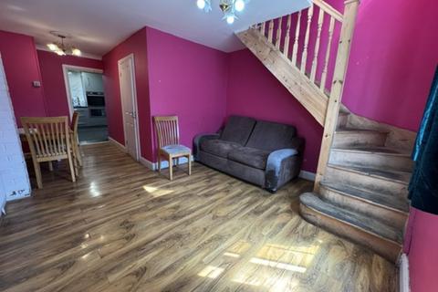 2 bedroom semi-detached house for sale, New Heston Road, Hounslow