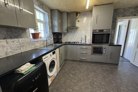 2 bedroom semi-detached house for sale, New Heston Road, Hounslow