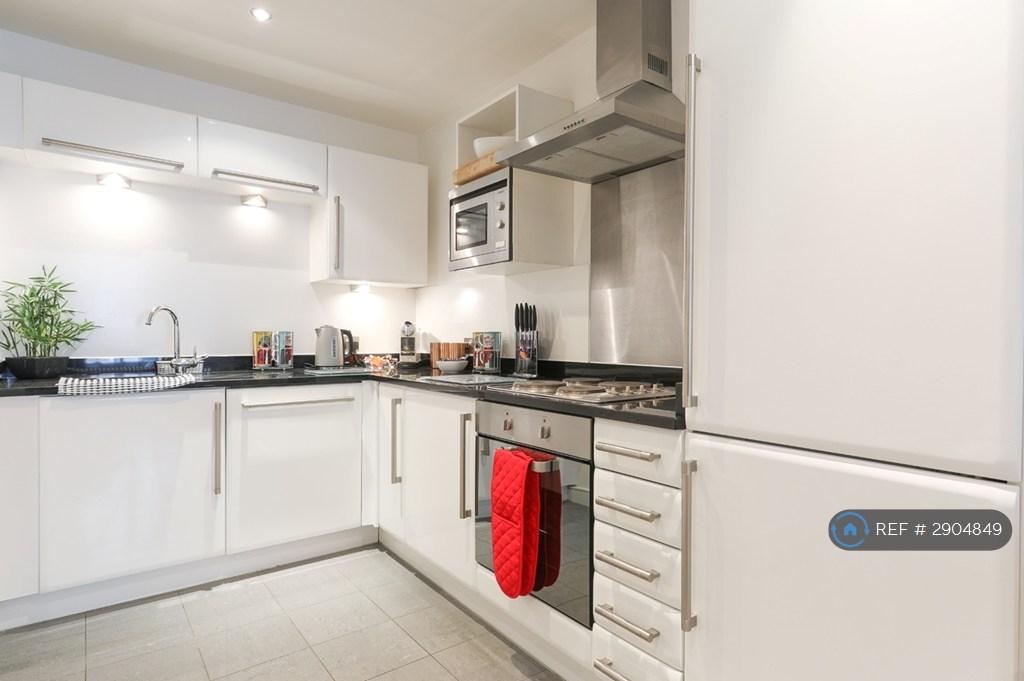 Apartment in Leeds, Lovell Park, West Yorkshire - View 3