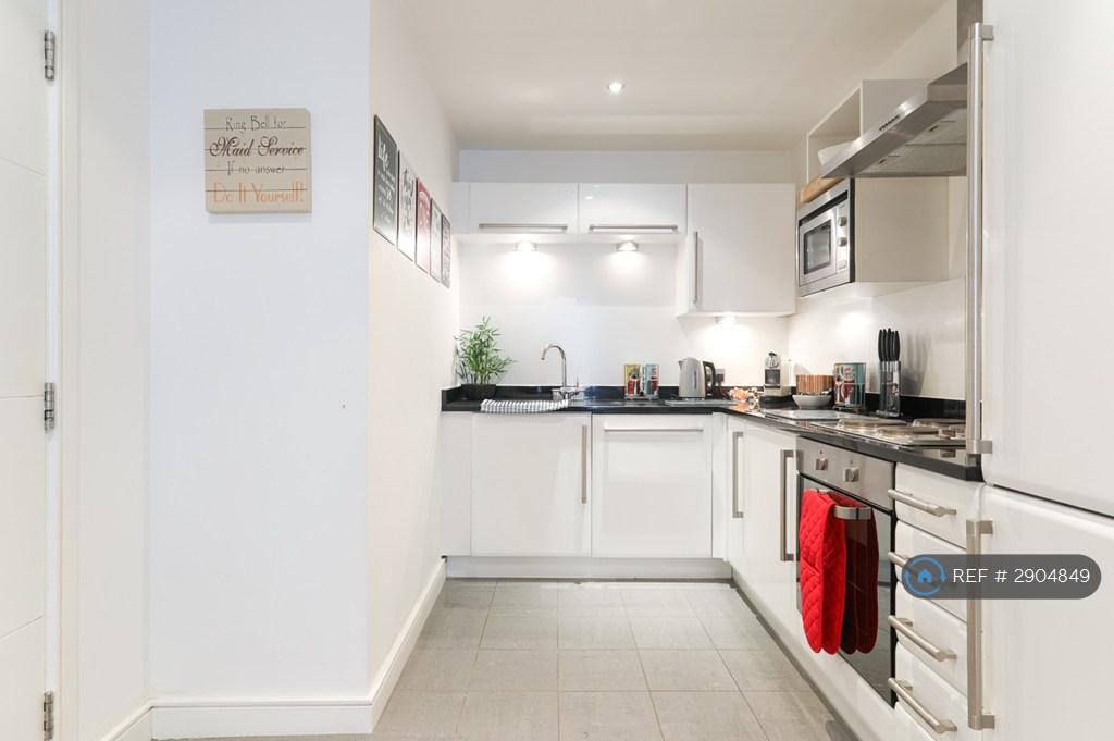 Apartment in Leeds, Lovell Park, West Yorkshire - View 4