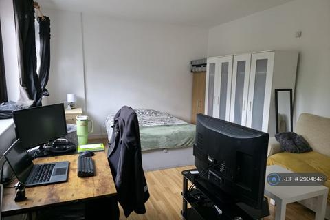 Studio to rent, High Lane, Manchester, M21