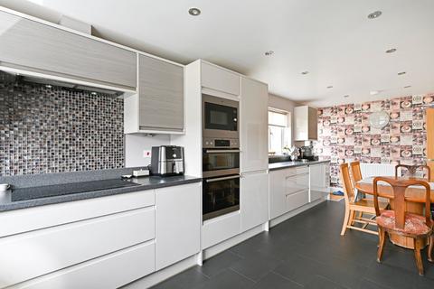 4 bedroom bungalow for sale, Seaview Road, Greatstone, New Romney, Kent, TN28