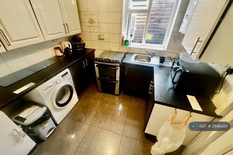 1 bedroom in a house share to rent, Myrtledene Road, London, SE2