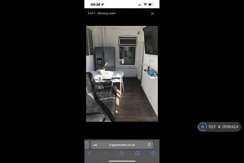 1 bedroom in a house share to rent, Myrtledene Road, London, SE2