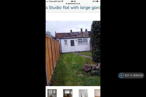 Studio to rent, Abbeywood, London, SE2
