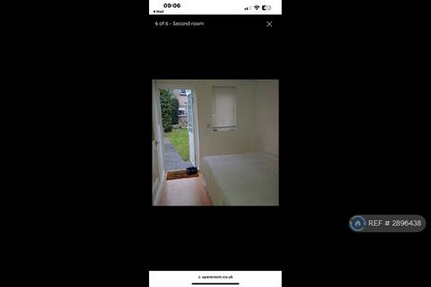 Studio to rent, Abbeywood, London, SE2