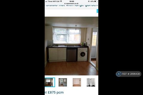 Studio to rent, Abbeywood, London, SE2