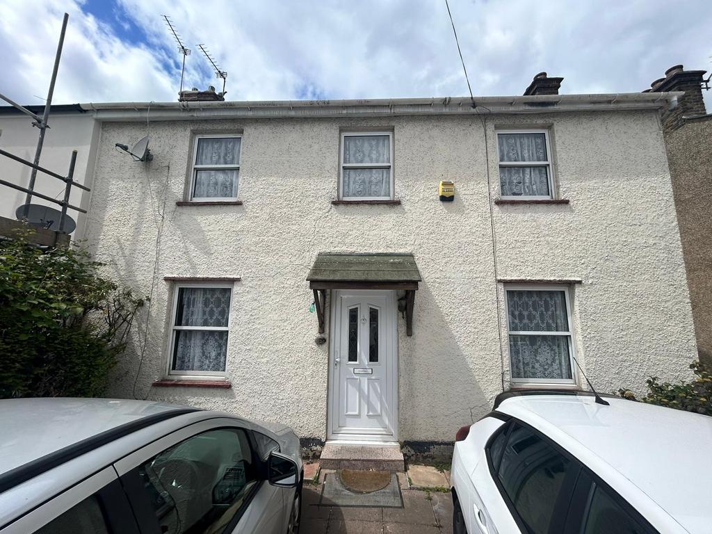 4 bedroom semi-detached house to rent