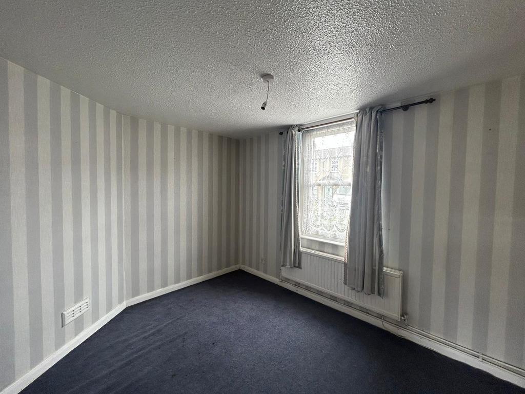 4 bedroom semi-detached house to rent - View 4