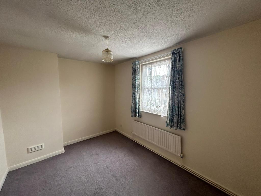 4 bedroom semi-detached house to rent - More