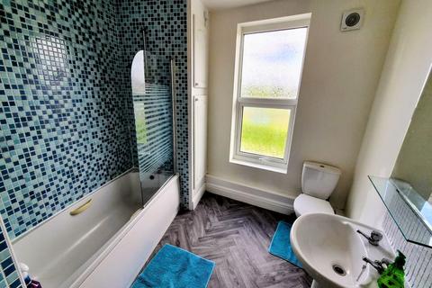 2 bedroom end of terrace house for sale, Stanmore Hill, Leeds