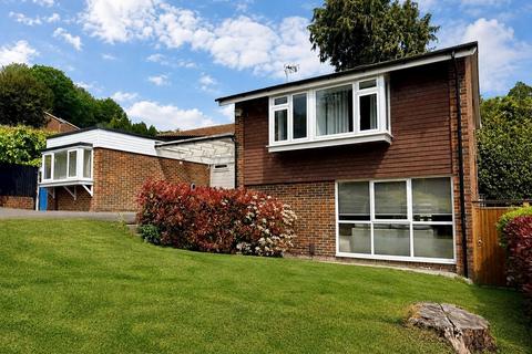 Dunedin Drive, Caterham