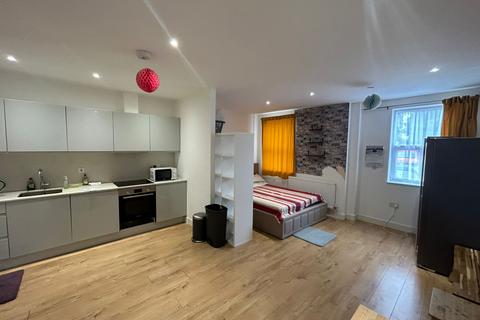 1 bedroom flat to rent, Duval House, West Drayton UB7