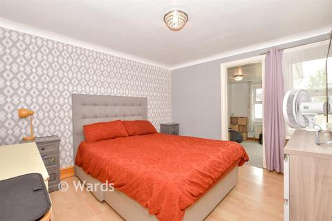 3 bedroom terraced house for sale, Malling Road, Snodland ME6