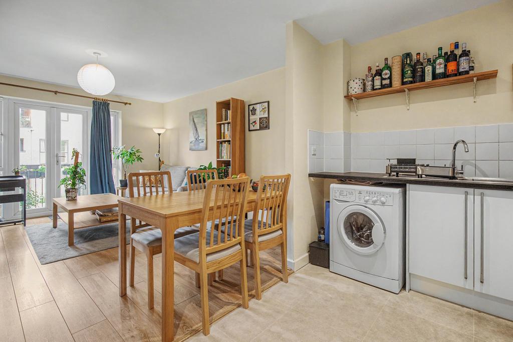 Apartment in Oxford, Cowley - View 2