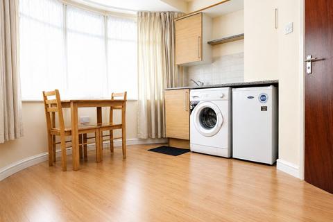 Studio to rent, Flat in Edmonton N9 - * INCLUSIVE OF ALL THE BILLS *