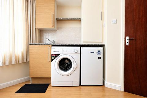 Studio to rent, Flat in Edmonton N9 - * INCLUSIVE OF ALL THE BILLS *