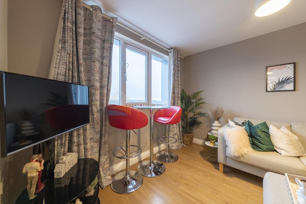 Apartment in Nottingham, Hyson Green - More