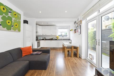 2 bedroom bungalow to rent, Quill Lane, London, SW15