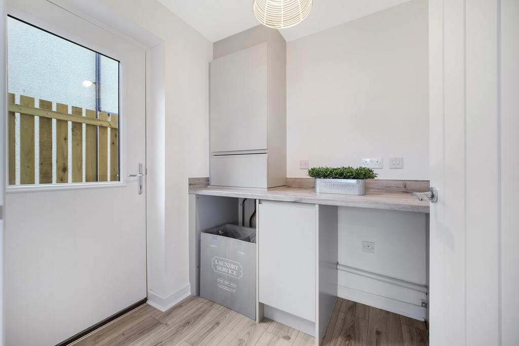 House in Glasgow, Glendale, Robroyston - More