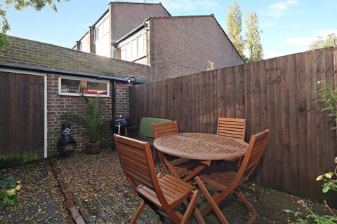 1 bedroom house to rent, Fulwood Walk, London, SW19