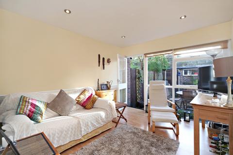 1 bedroom house to rent, Fulwood Walk, London, SW19