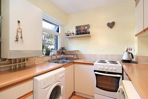 1 bedroom house to rent, Fulwood Walk, London, SW19