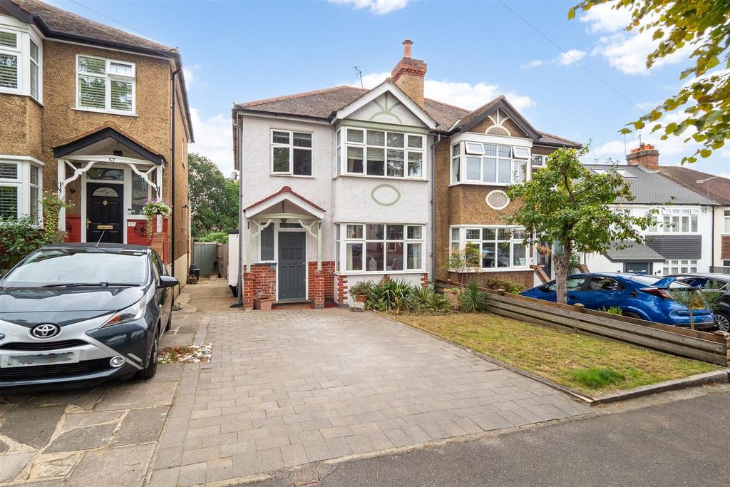 Detached house exterior, driveway
