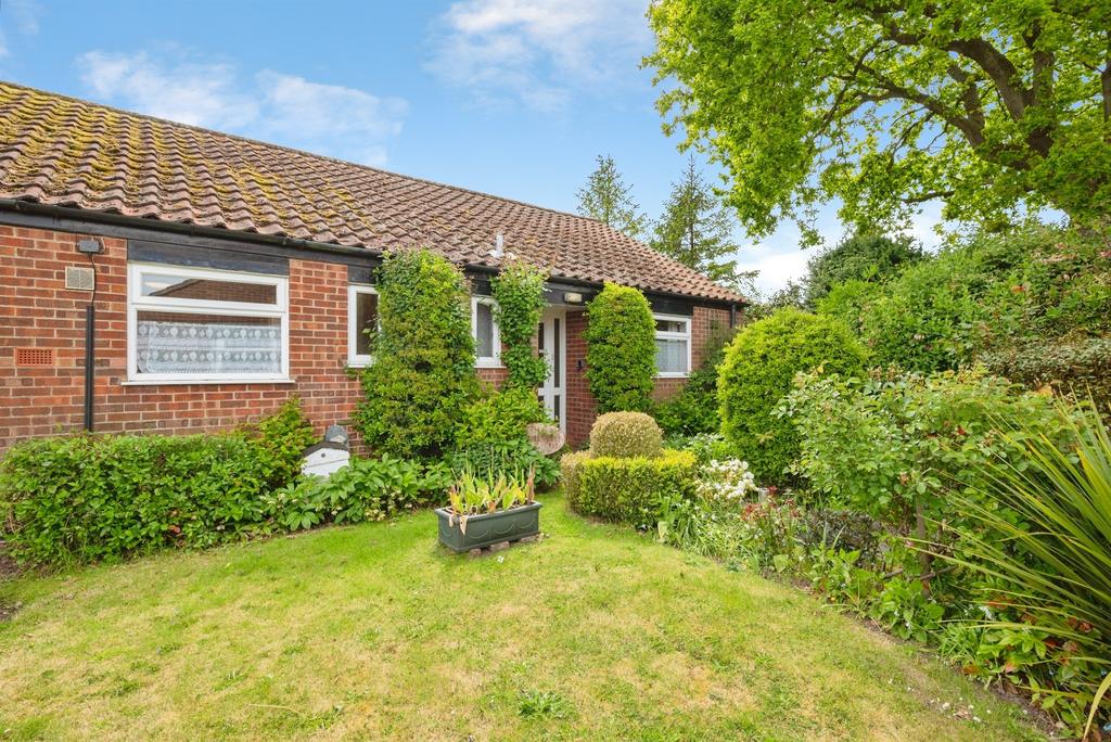 2 bedroom terraced bungalow for sale