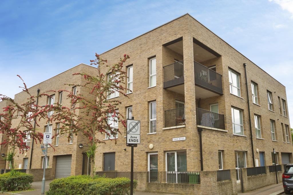 2 bedroom flat for sale