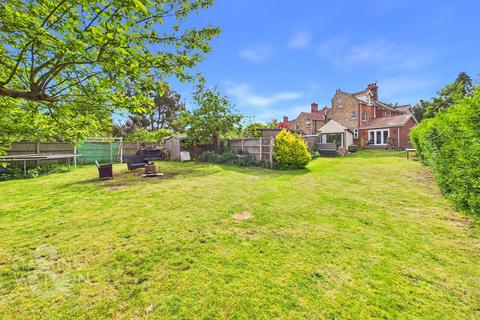 4 bedroom end of terrace house for sale, London Road, Beccles