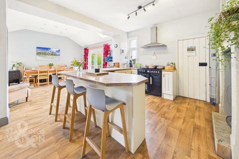 4 bedroom end of terrace house for sale, London Road, Beccles