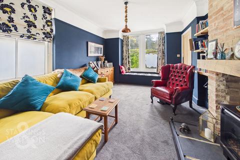 4 bedroom end of terrace house for sale, London Road, Beccles