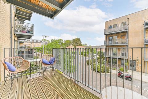2 bedroom flat for sale, Lambourne House, Apple Yard, Anerley, London, SE20