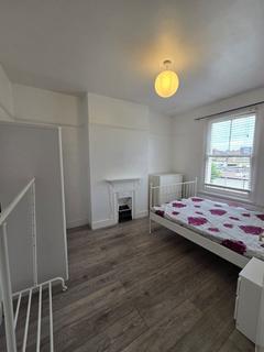 4 bedroom terraced house to rent, London SW17