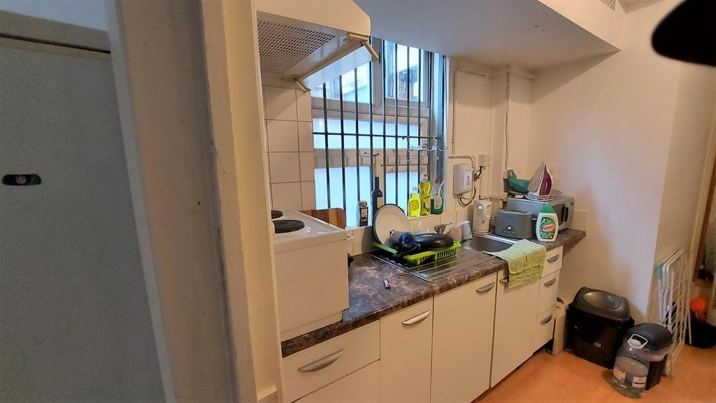1 bedroom house of multiple occupation to rent - View 3