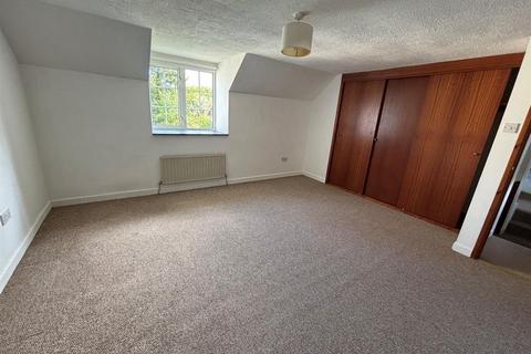 2 bedroom detached house to rent, Illand