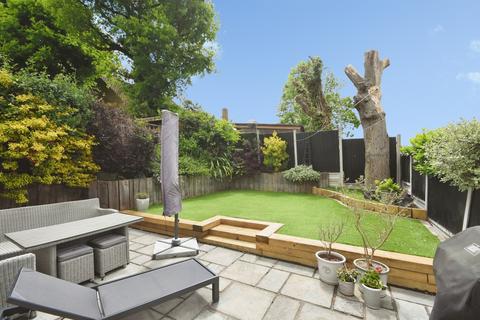 4 bedroom semi-detached house for sale, Stansted Close, Billericay