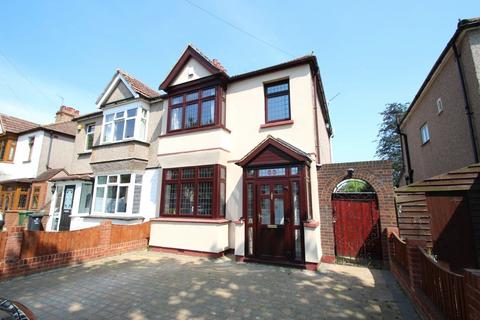 3 bedroom end of terrace house to rent, Grenfell Avenue, Hornchurch, Essex, RM12