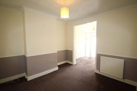 3 bedroom end of terrace house to rent, Grenfell Avenue, Hornchurch, Essex, RM12