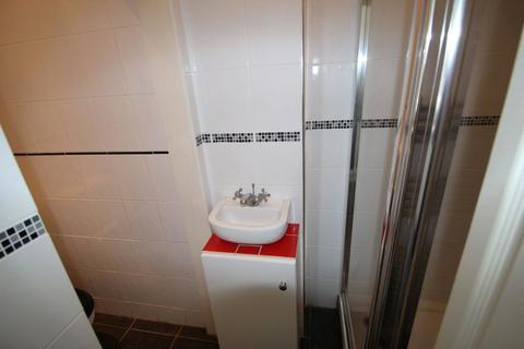 3 bedroom end of terrace house to rent, Grenfell Avenue, Hornchurch, Essex, RM12