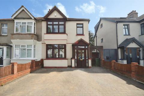 3 bedroom end of terrace house to rent, Grenfell Avenue, Hornchurch, Essex, RM12