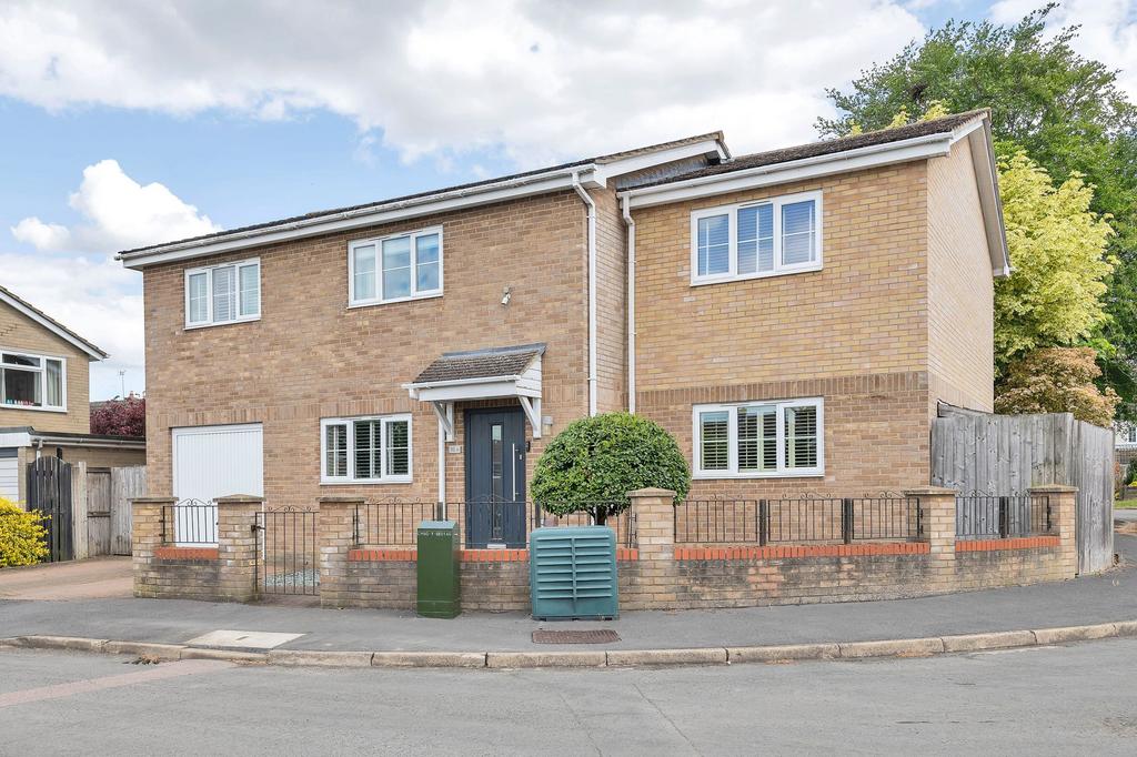 5 bedroom detached house for sale